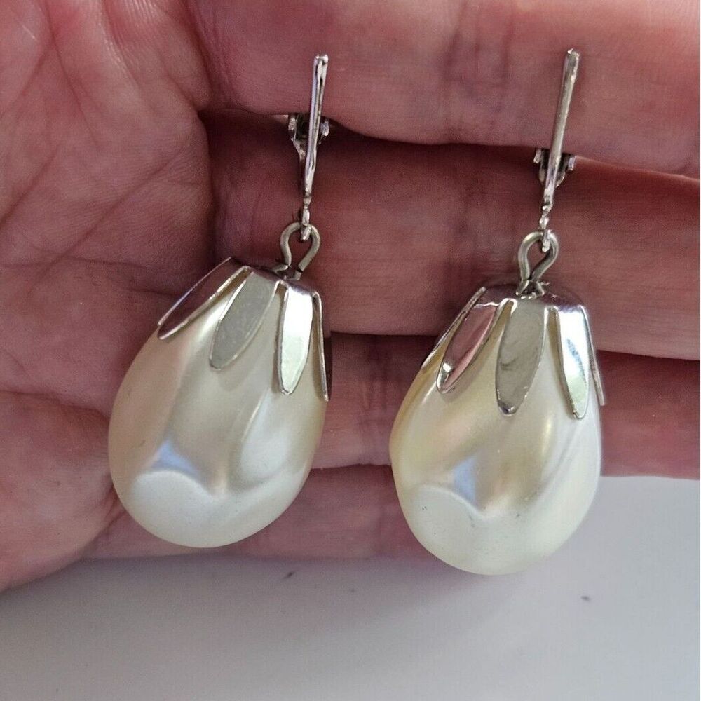 Vintage Sarah Coventry faux pearl clip on earrings